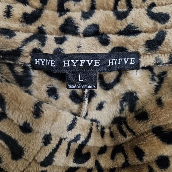 HYFVE HYFVE HYFVE Leopard Print Fleece Pullover and Pant Set M L Jogger Soft - Picture 8 of 9